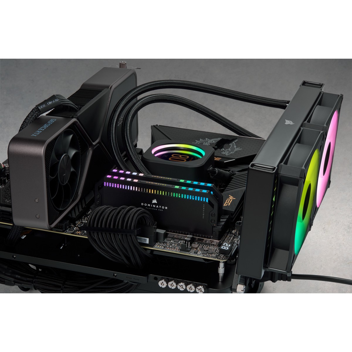 Corsair CMT64GX5M2B5600C40