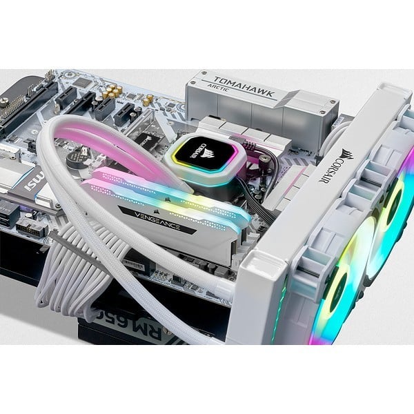 Corsair CMH32GX4M4D3600C18W